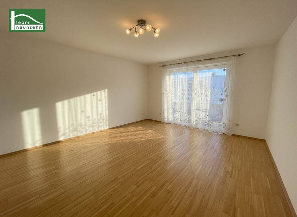 Ruhige Wohnung im Zentrum von Himberg mit großem Balkon und Einbauküche! Ab Juli verfügbar!, Himberg