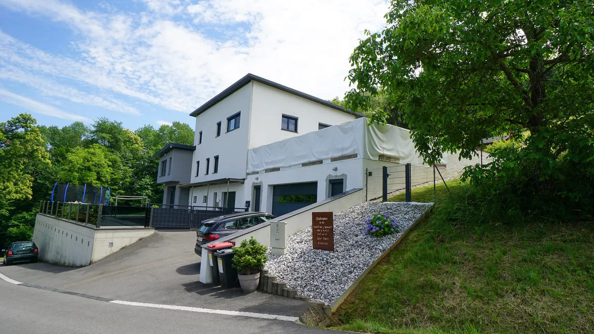 Traumhaft wohnen im Grünen - Einfamilienhaus mit großem Grundstück! - Ansicht 2