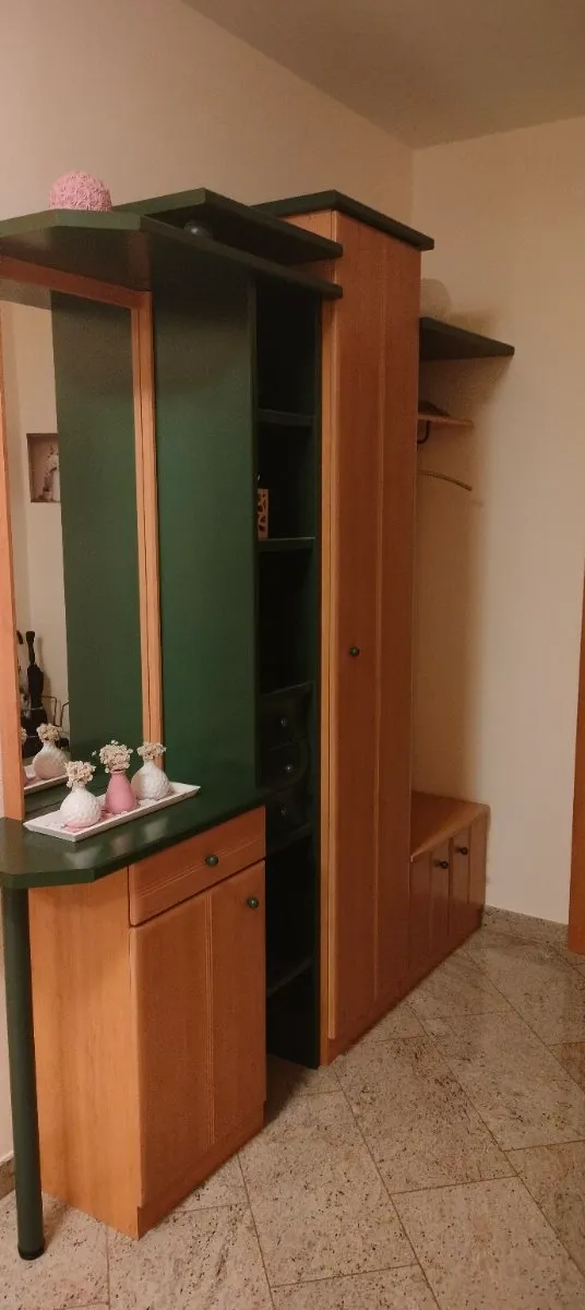Garderobe, € 80,- (8423 Labuttendorf)