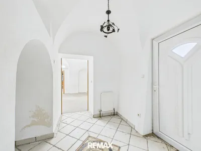 10-Zimmer-Haus kaufen in Eisenstadt - Umgebung – 254 m², € 635.000 – Bild 11 von 18