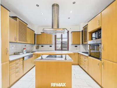 10-Zimmer-Haus kaufen in Eisenstadt - Umgebung – 254 m², € 635.000 – Bild 3 von 18