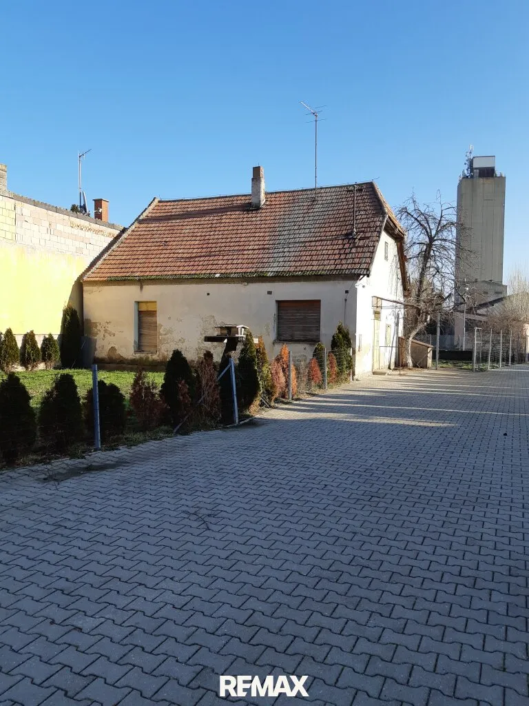 Ihr Traumhaus in Gols: 2.400 m² Baugrund mit 280 m² Rohbau, Terrasse und 10 Stellplätzen! - Ansicht 3