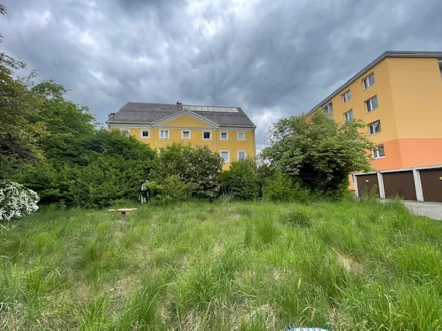 8740 Zeltweg - Baugrundstück ca. 3000m², 9 Garagen und Zinshaus ca. 1000 m² - Ansicht 2