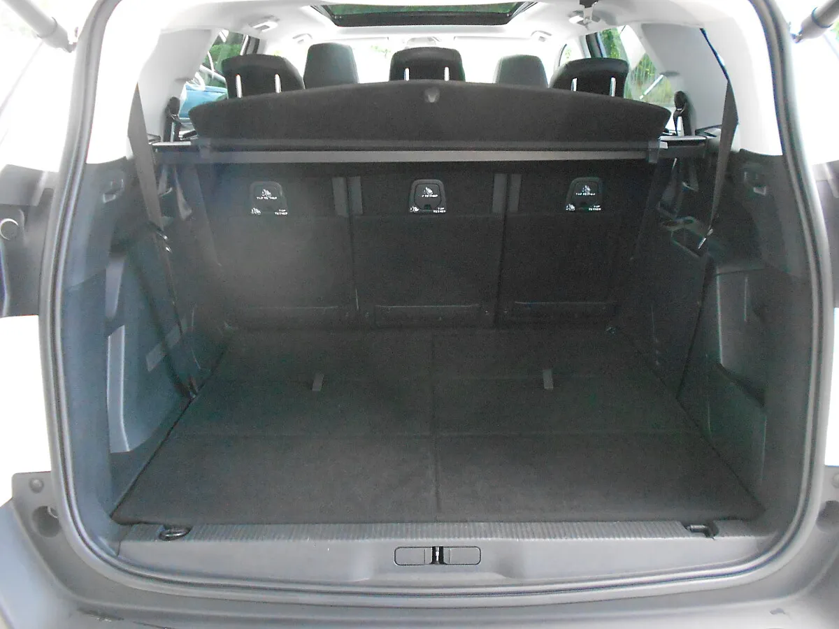 Peugeot 5008 1.2 PureTech 130 Allure – Bild 19