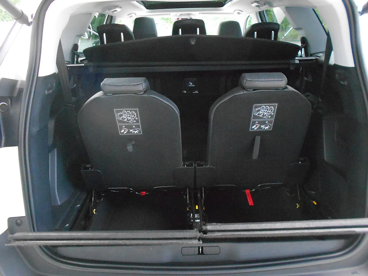 Peugeot 5008 1.2 PureTech 130 Allure – Bild 20