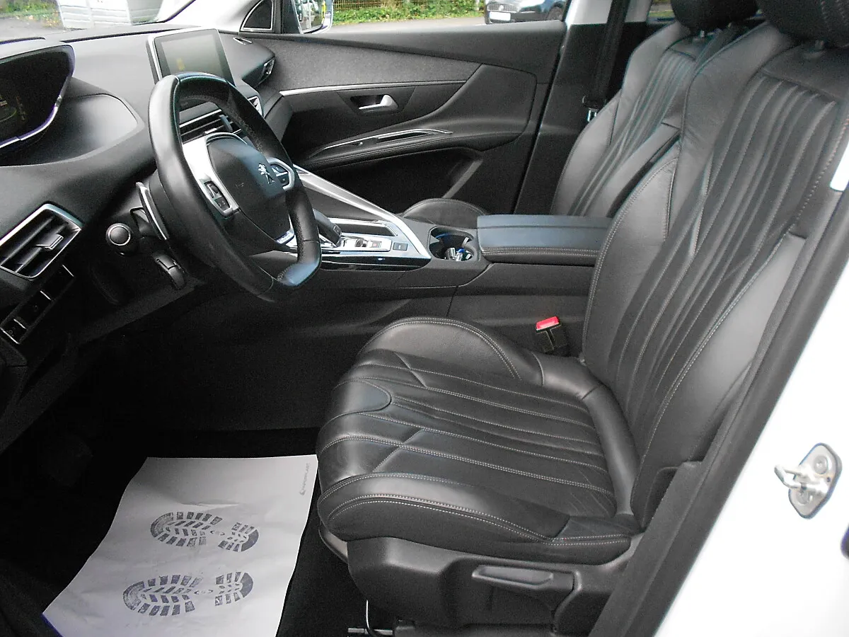 Peugeot 5008 1.2 PureTech 130 Allure – Bild 15