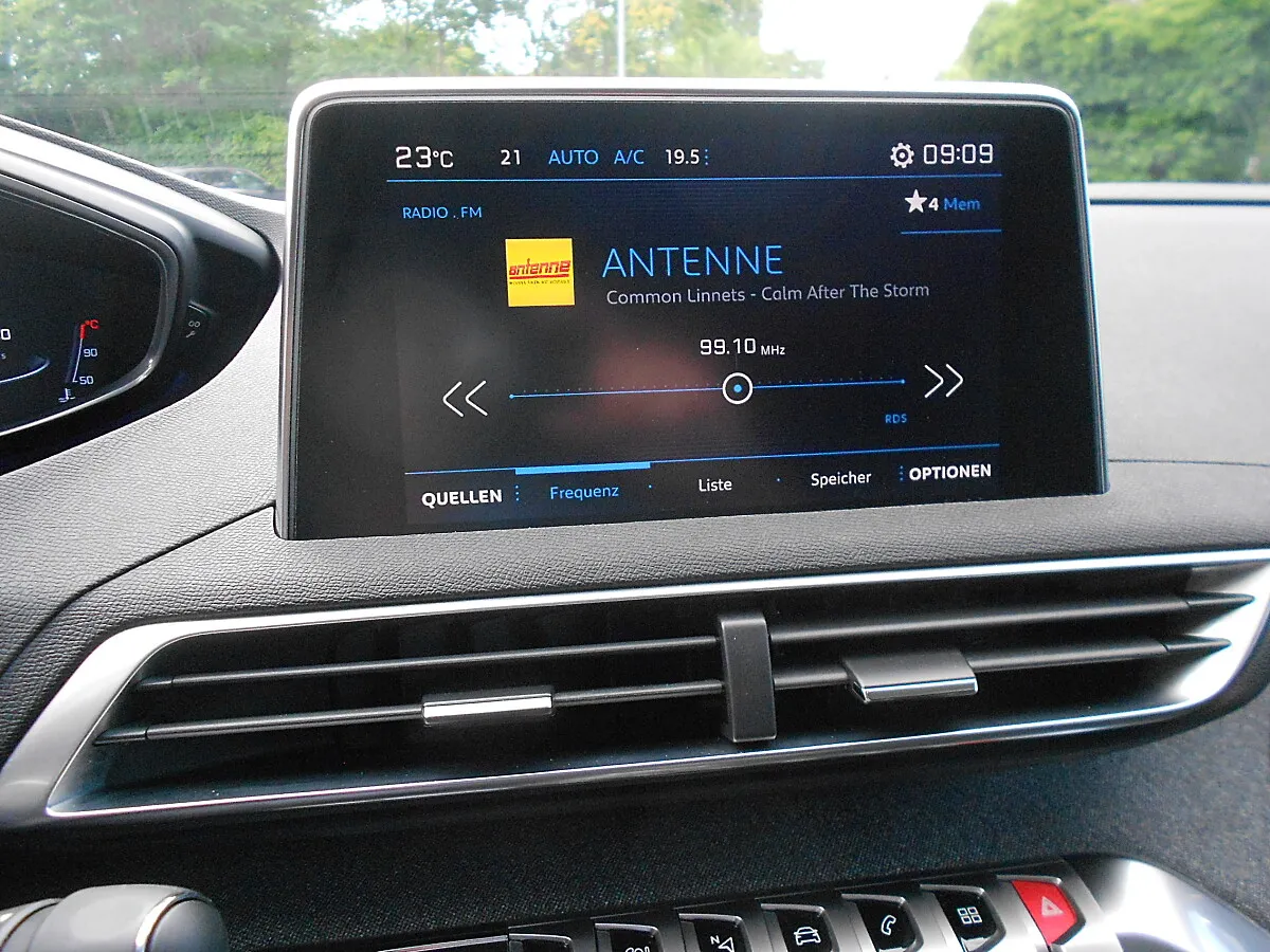 Peugeot 5008 1.2 PureTech 130 Allure – Bild 8