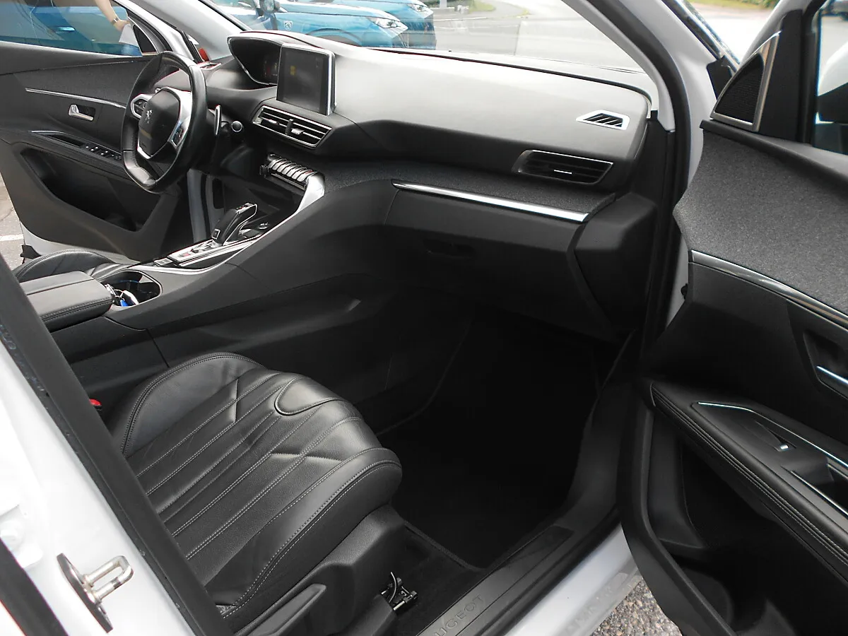 Peugeot 5008 1.2 PureTech 130 Allure – Bild 17