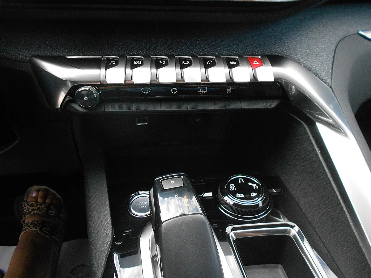 Peugeot 5008 1.2 PureTech 130 Allure – Bild 9