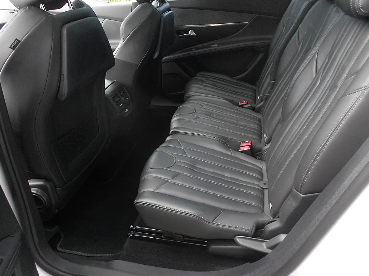 Peugeot 5008 1.2 PureTech 130 Allure – Bild 16