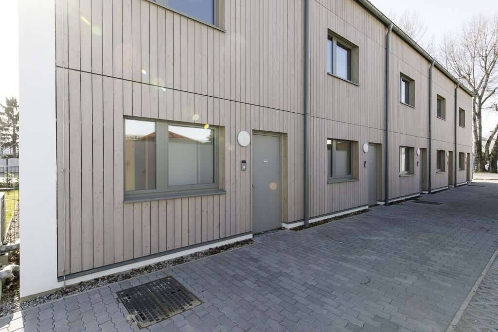 modernes Reihenhaus mit LUFTWÄRMEPUMPE (FÖRDERBAR) und grossen KELLER, eigener Parkplatz mit E-Ladestation - Ansicht 3