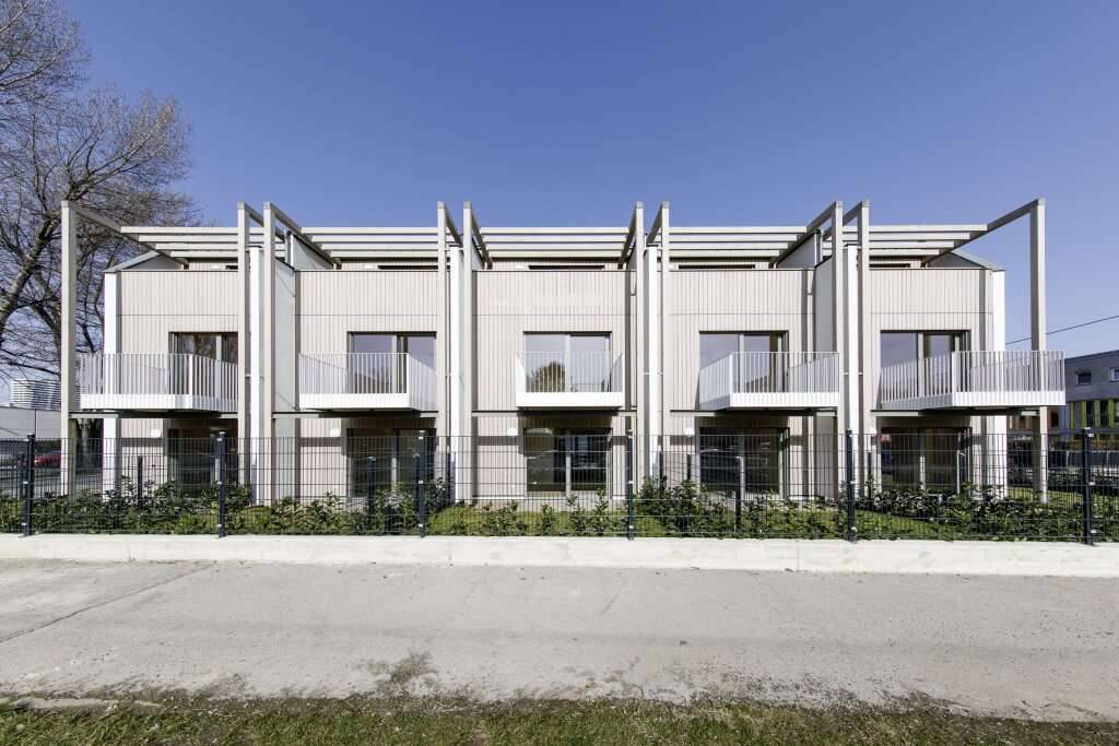 modernes Reihenhaus mit LUFTWÄRMEPUMPE (FÖRDERBAR) und grossen KELLER, eigener Parkplatz mit E-Ladestation - Ansicht 2