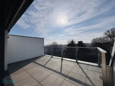 ELEGANTE TERRASSENWOHNUNG MIT FANTASTISCHEM BLICK