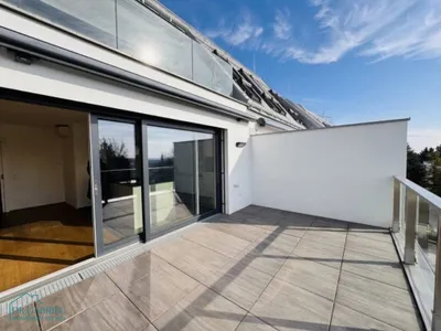 ELEGANTE TERRASSENWOHNUNG MIT FANTASTISCHEM BLICK – Bild 2