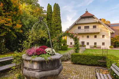 7-Zimmer-Haus mieten in Salzburg-Umgebung – 366,58 m², € 7.200 – Bild 2 von 9