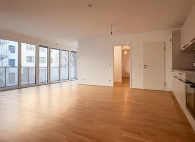 Lichtdurchflutete Wohnung | 2 Zi. + Balkon | 6 Min. U6/S-bahn & Wasserpark | Ruhelage – Bild 2