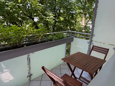 Hofzeile, 1190 Wien: Moderne, gepflegte helle 3-Zimmer-Wohnung unmöbliert oder möbliert in sehr guter und absoluter Grünruhelage mit Fernblick zu vermieten Unmöbliert: Gesamtkosten € 1.495 inkl. MWSt / Möbliert: Gesamtkosten € 1.595 inkl. MWSt