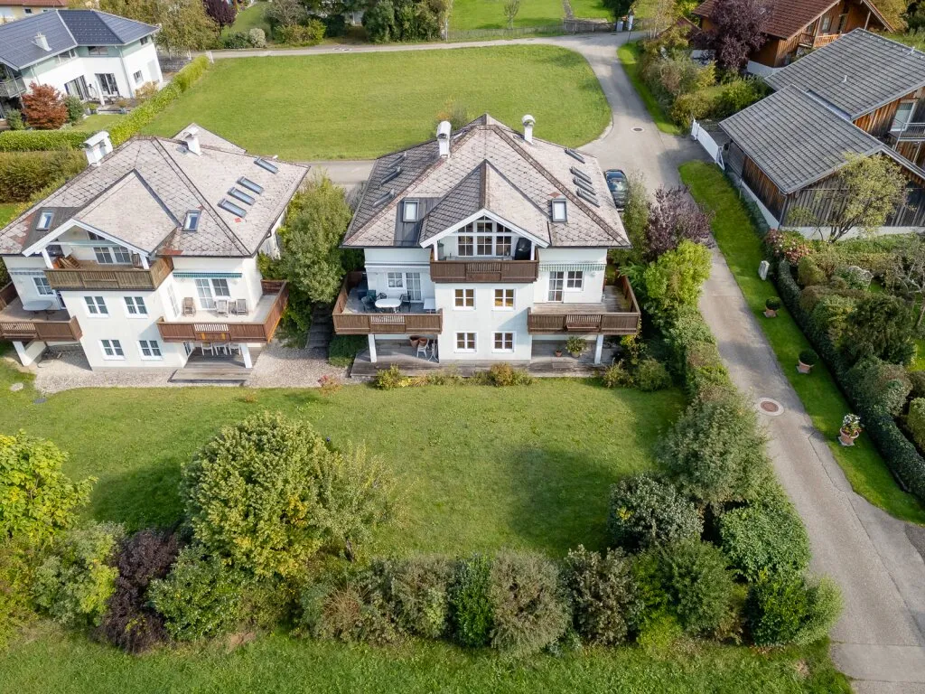 Leben, wo andere Urlaub machen - 6-Zimmer-Maisonette mit Seeblickidylle am Irrsee - Ansicht 2