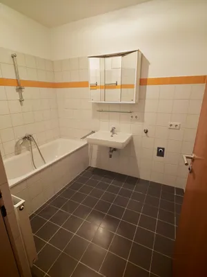 4-Zimmer-Wohnung mieten in Kufstein – 72 m², € 1.133 – Bild 5 von 8