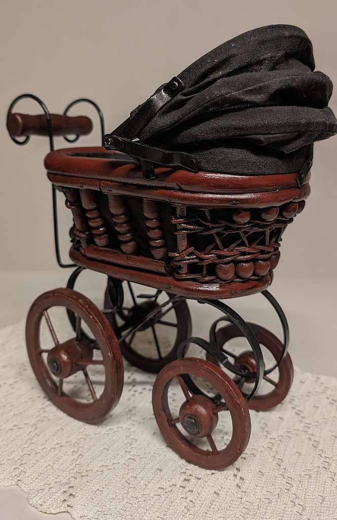 Hochwertiger massiver Puppenwagen Sammlerstck Nostalgie Antik Deko,  25,-  (7221 Marz) - willhaben
