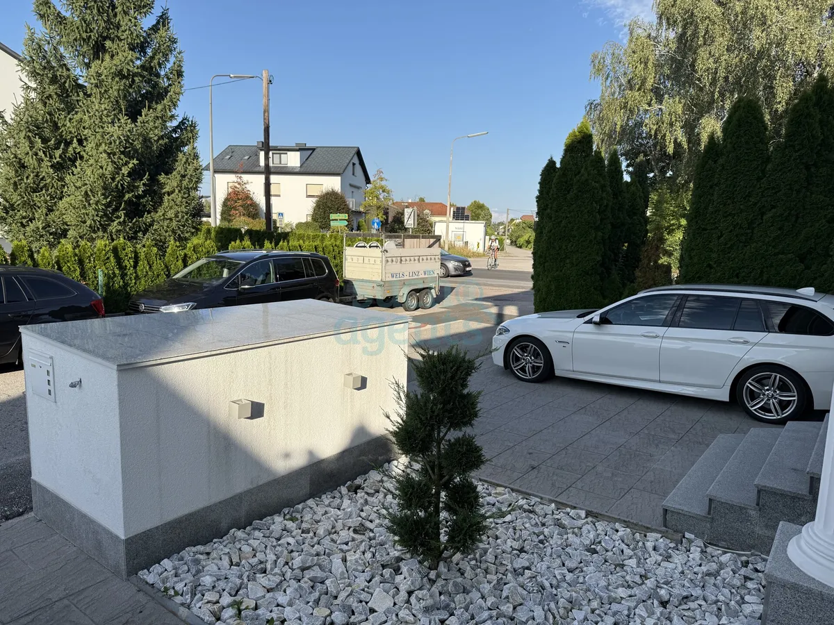 Exklusive Haushälfte mit moderner Küche, Marmorböden und 150 m² Nutzfläche - Ansicht 2