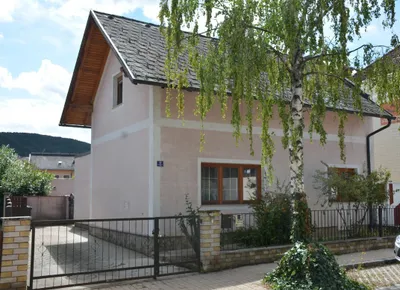 4-Zimmer-Haus mieten in Baden – 140 m², € 1.380 – Bild 1 von 11