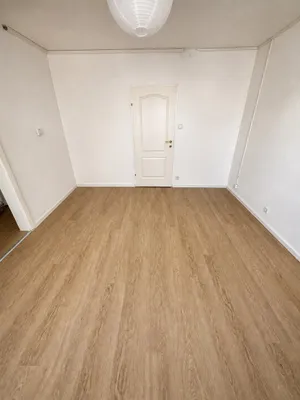 Frisch sanierte 30m² Wohnung mit Lift und Top-Anbindung – Bild 3