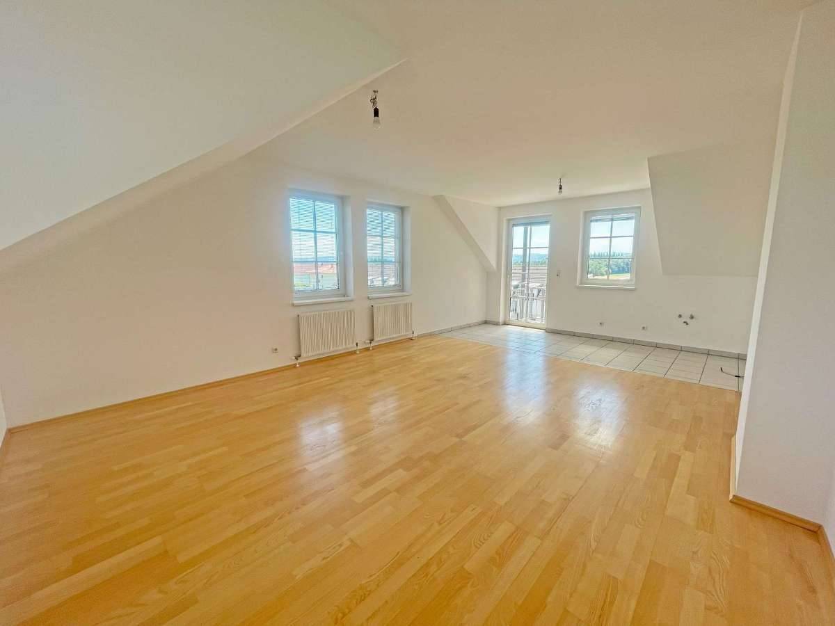 Dachgeschoßwohnung 3-Zimmer mit Balkon inkl. Garagenplatz - Ansicht 2