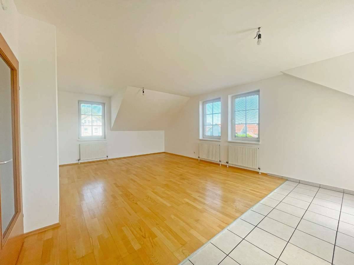 Dachgeschoßwohnung 3-Zimmer mit Balkon inkl. Garagenplatz - Ansicht 3