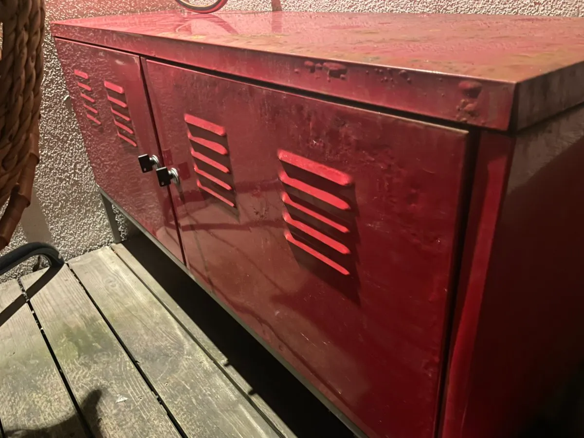 IKEA Metall Sideboard Rot, € 0,- (1170 Wien)
