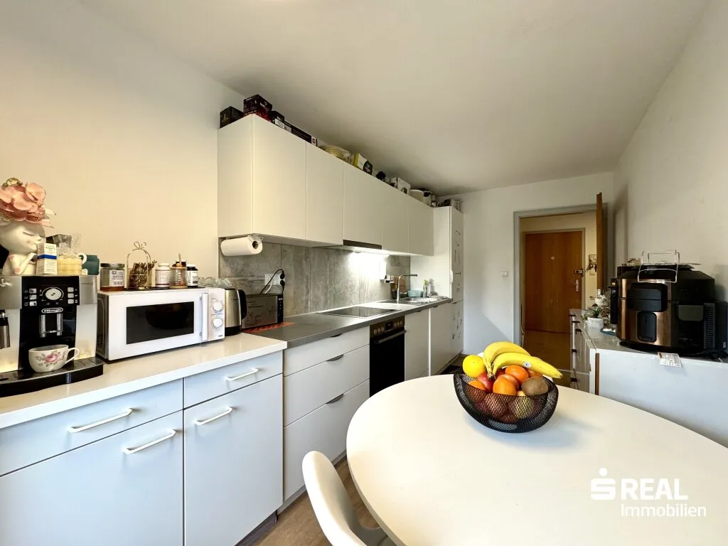 Modernisierte 4-Zimmerwohnung mit Balkon und Garagenbox – pohled 3