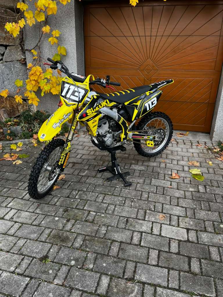 Suzuki RM 250 Motocross