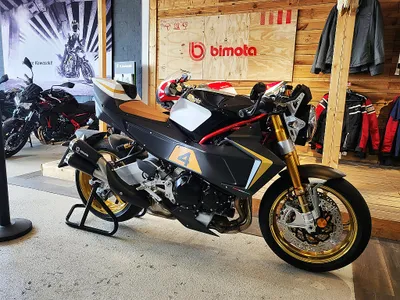 Bimota KB 4 RC Naked : LIMITIERTES MODELL Nr. 36 VON 1...