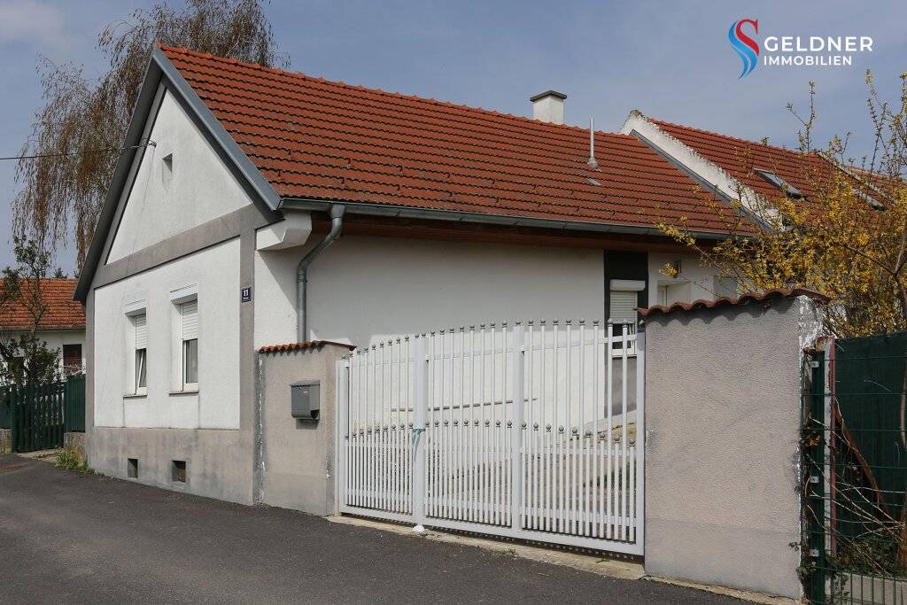 Schnäppchen! Altes Haus, 5 Zi, teilweise renoviert, Fenster & Türen erneuert, Dach neu eingedeckt, Carport, Stoob
