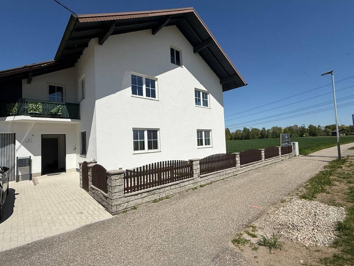 Eine Familie, zwei Einheiten - flexibel nutzbares Zweifamilienhaus, Burgkirchen