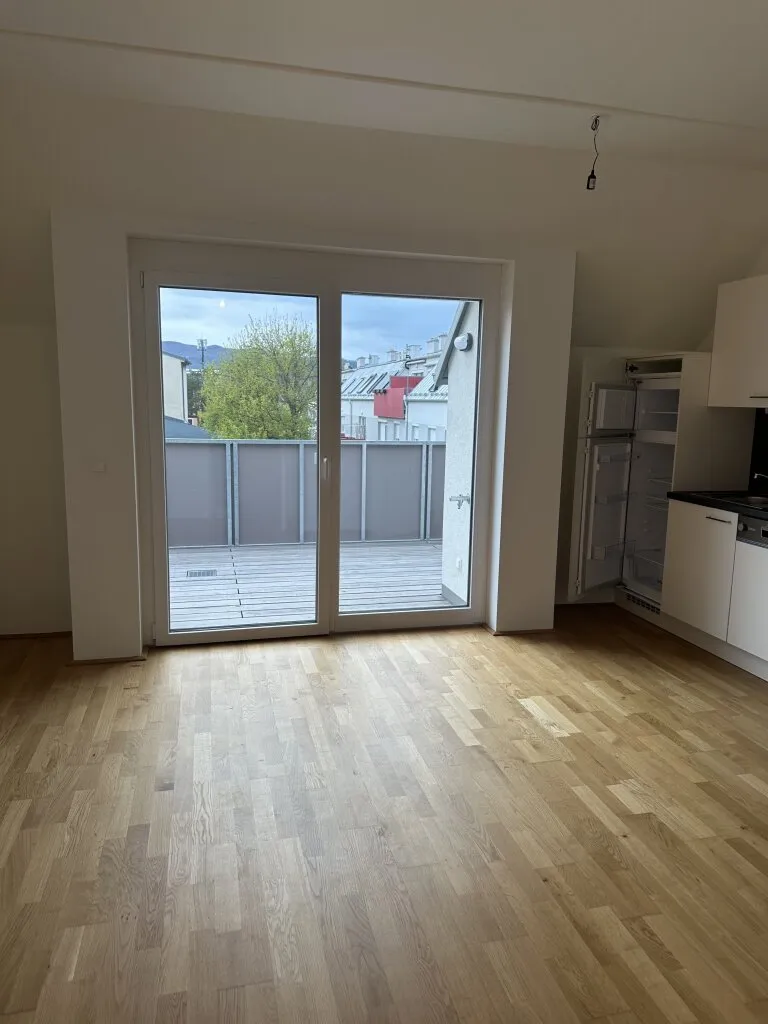 Sonnige, barrierefreie Wohnung mit Balkon, inklusive Stellplatz in der Garage, inkl. Küche- Nähe Bhf. Brunn am Gebirge - Ansicht 2