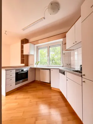 Helle 4-Zimmer-Wohnung mit Wohnküche in zentraler Lage nahe Weberzeile, photo 2