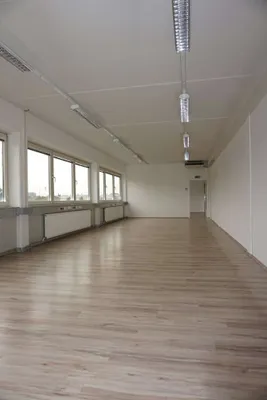 3-Zimmer-Gewerbeimmobilie mieten in Linz – 136 m², € 1.379