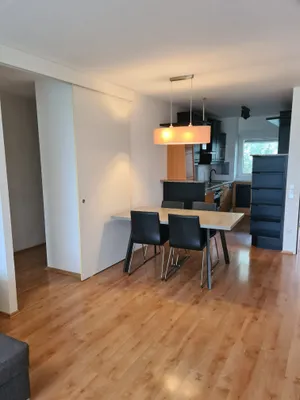 Ruhige 3-Zimmer Wohnung mit Loggia und guter Anbindung – Bild 3