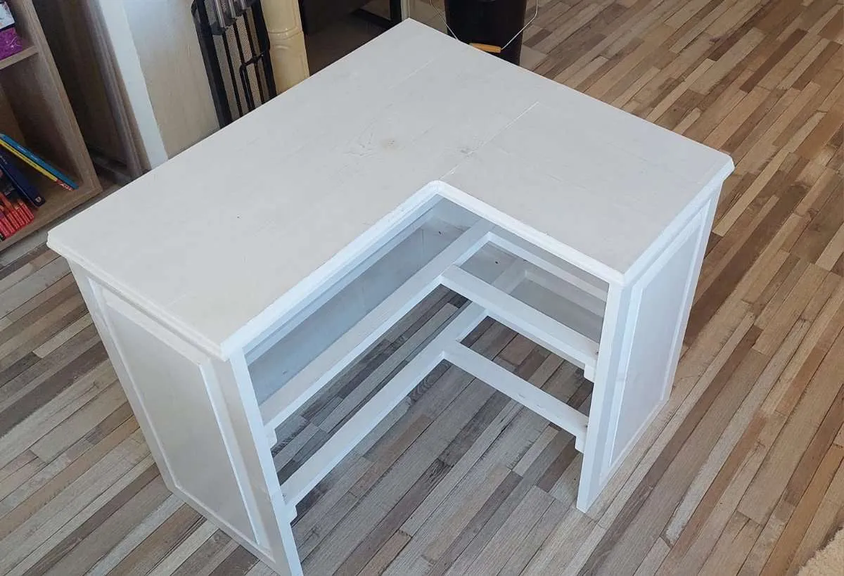 Eck-Schuhschrank, € 15,- (7021 Draßburg)