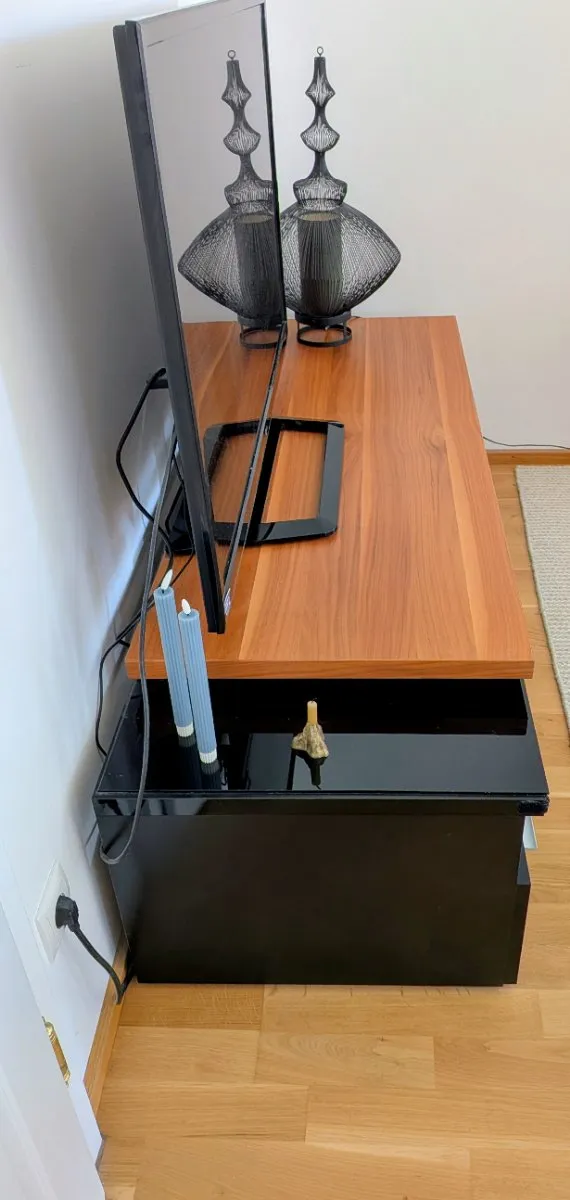 HÜLSTA TV Möbel 143,5cm x 47cm x 54,5cm, € 110,- (1020 Wien)