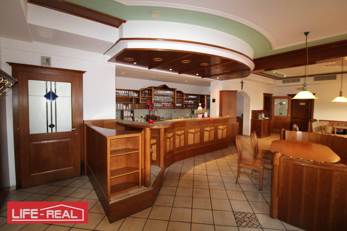Gasthaus / Restaurant in Aussichtslage mit Gastgarten zu verpachten: optional Festsaal, Zimmer, Eisstockbahn - Ansicht 2
