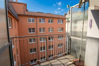 Schöne Wohnung mit einer Südwest-Loggia und Lift!