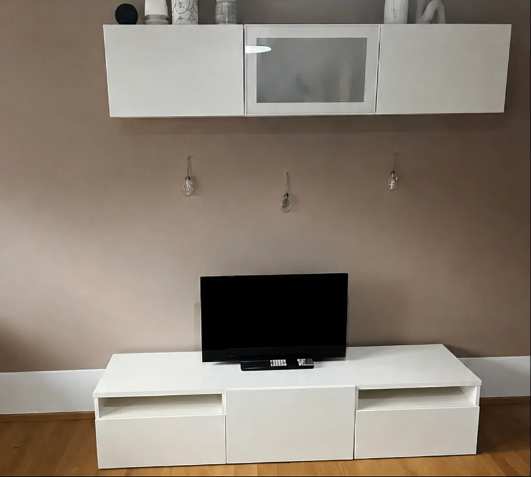 IKEA BESTA Wohnwand / TV-Kombination, weiß, € 55,- (3100 St. Pölten)