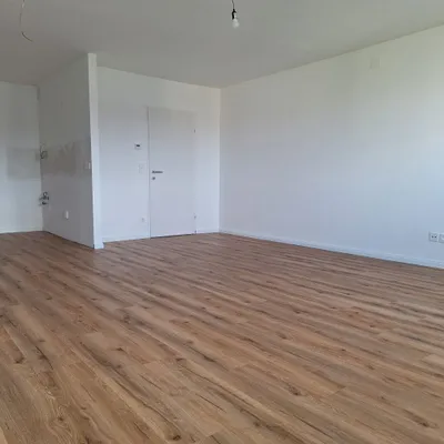 Erstbezug nach Generalsanierung / Neue Küche / Parkplatz im Innenhof inklusive – Bild 3