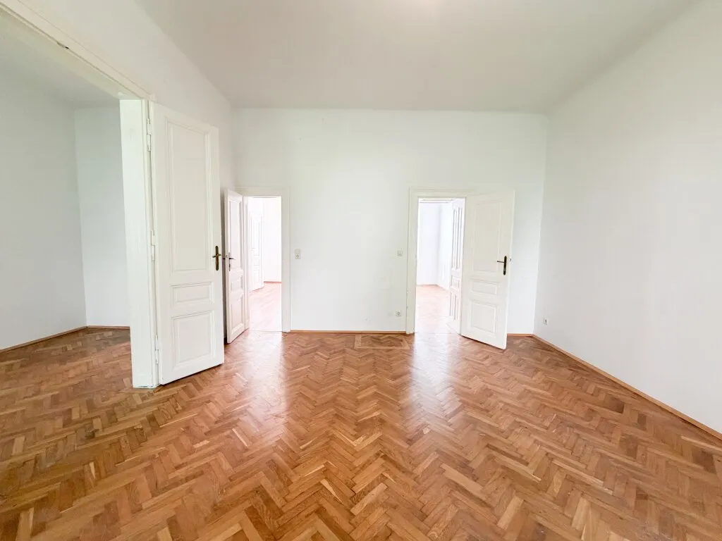 HOFSEITIGE ALTBAU-RARITÄT IN WÄHRING * BALKON IN ERRICHTUNG * FISCHGRÄTPARKETT & FLÜGELTÜREN - Ansicht 2
