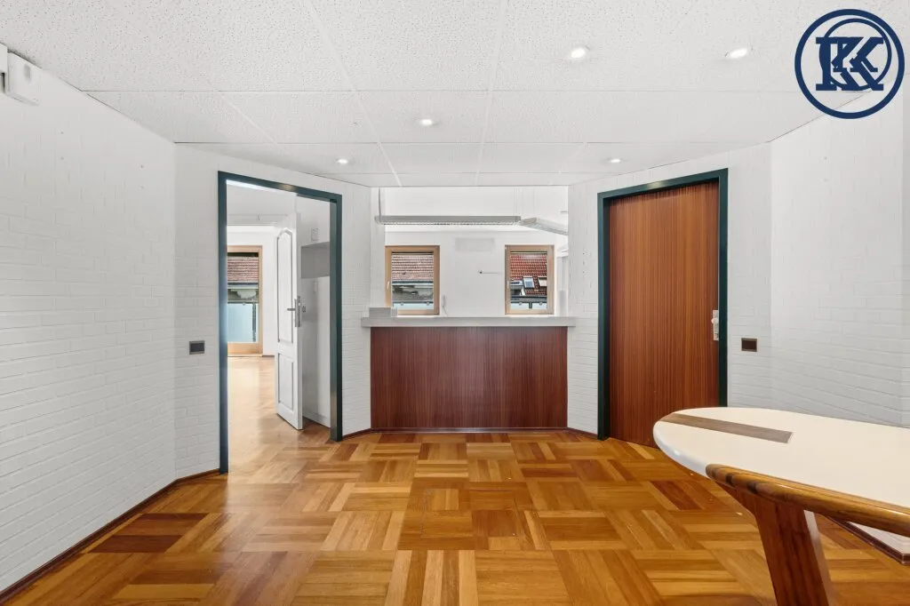 Modernes Büro mit 2 Balkonen & Top-Aufteilung im Herzen Meidlings - Ansicht 2