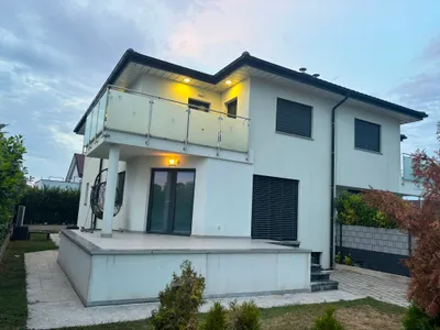 5-Zimmer-Haus mieten in Mödling – 280 m², € 2.480 – Bild 1 von 14