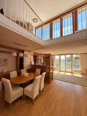 Elegante Maisonette-Wohnung auf drei Ebenen mit Terrasse und Garagenplatz in ruhiger Wiener Lage