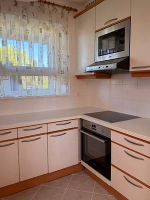 Elegante Maisonette-Wohnung auf drei Ebenen mit Terrasse und Garagenplatz in ruhiger Wiener Lage – Bild 3